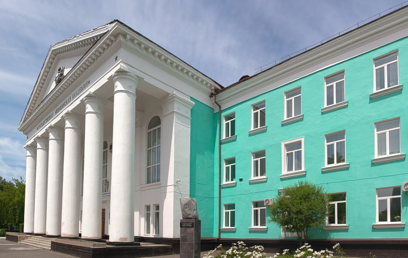 <<УНИВЕРСИТЕТ>>)